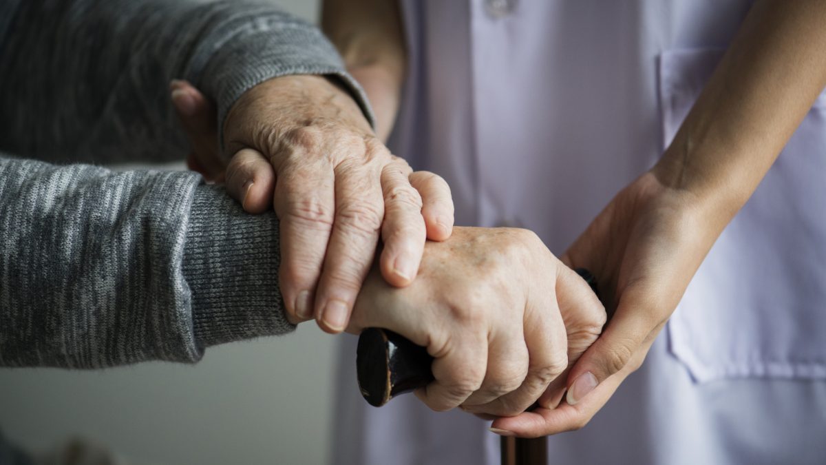 Maintien à domicile à Nemours : comment s'y retrouver parmi les aides et les prestataires ?